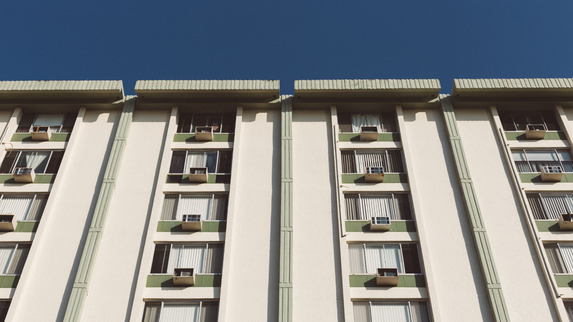 siding painting calgary